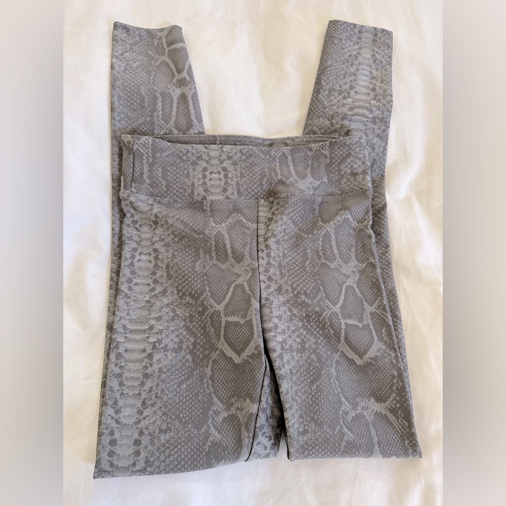 Koral high wasted reptile lustrous infinity legging - Picture 6 of 16